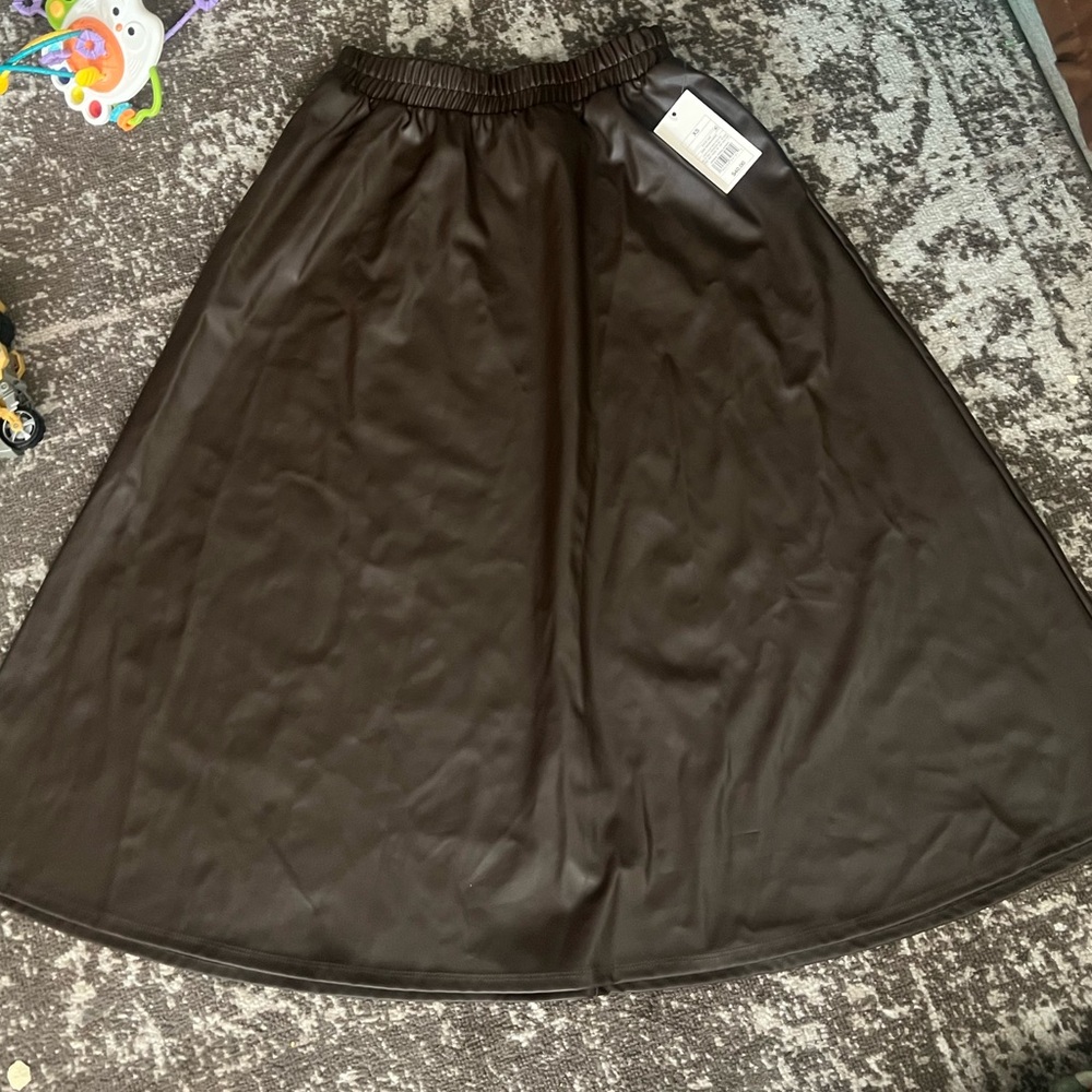 XS -NEW Women's faux leather A-Line Skirt in Rich Brown. A NEW DAY retails $40